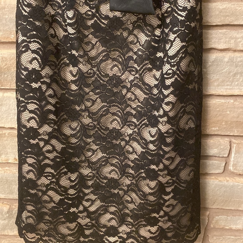 White House|Black Market Elegant Black Lace Strapless Dress Size 4 - Picture 14 of 14